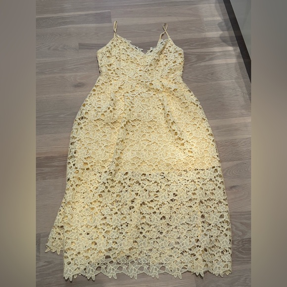 ASTR The Label Yellow Floral Midi Dress - Picture 2 of 3